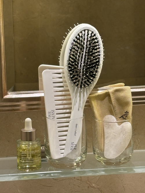 Beechwood Air-Cushion Massage Brush Set